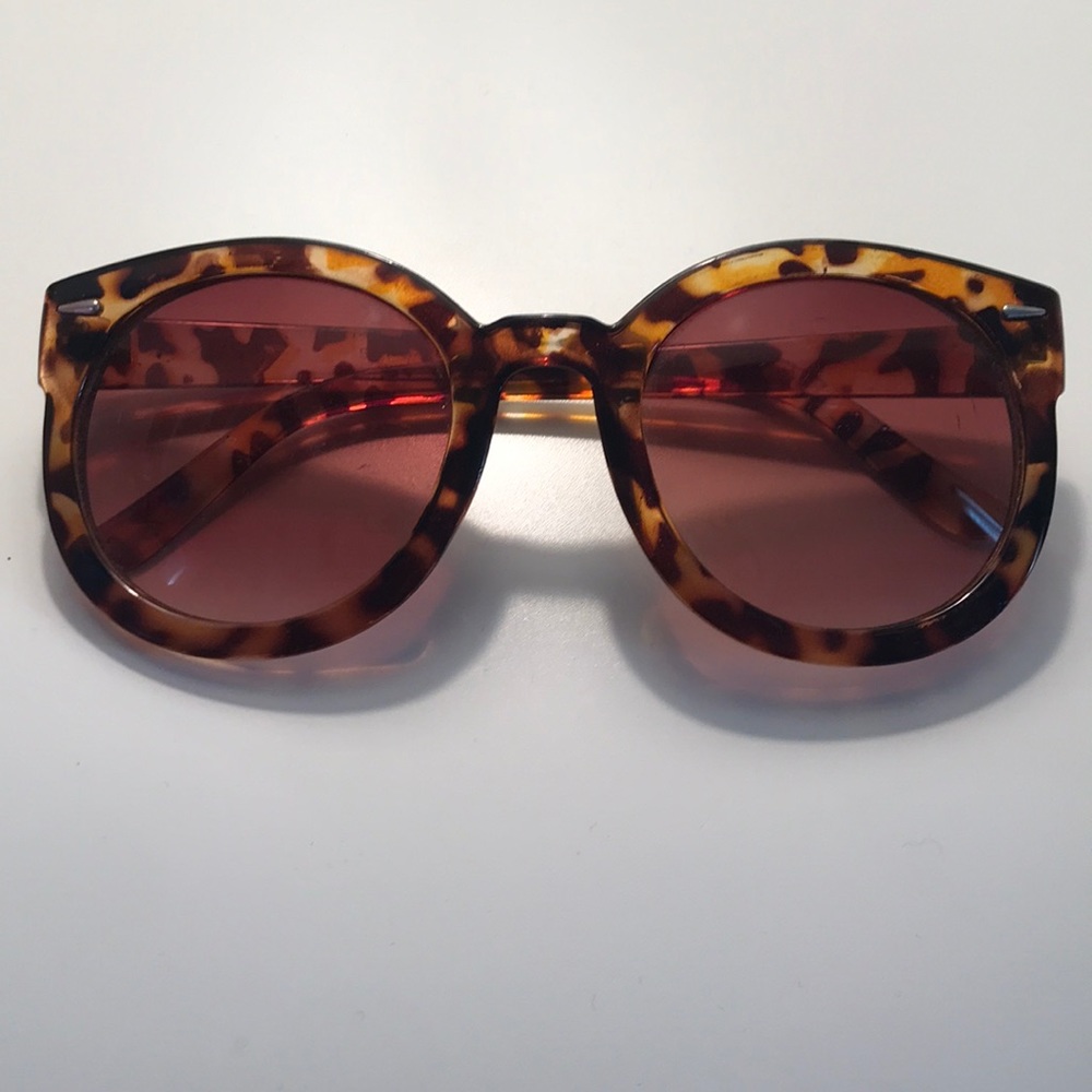 💓URBAN OUTFITTERS SUNNIES